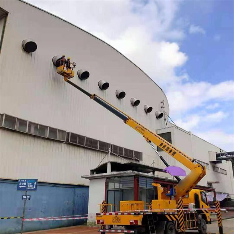 阜城县高空作业车出租服务：专业广告牌安装解决方案